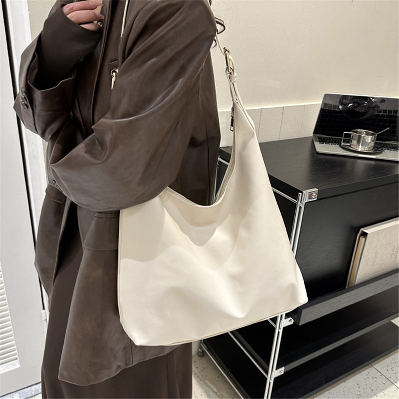 Leather Work Outfit - Sac à bandoulière en cuir noir