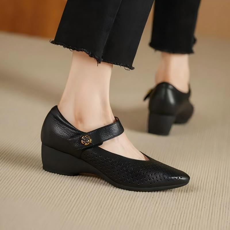 Leather Work Outfit - Escarpins compensés Mary Jane en cuir