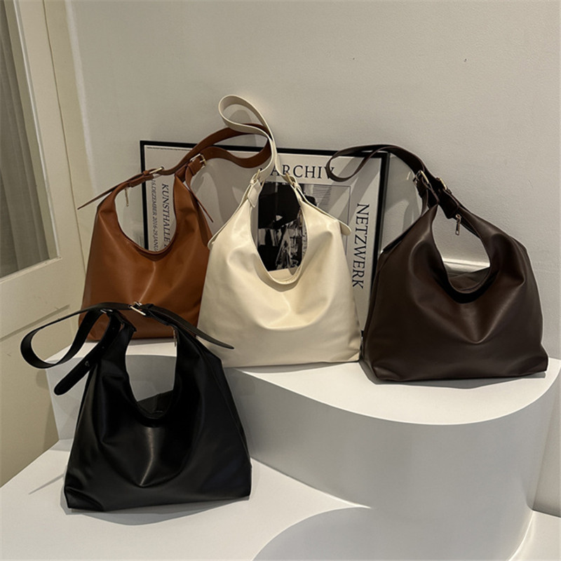 Sac à bandoulière en cuir noir - Leather Work Outfit avis et prix
