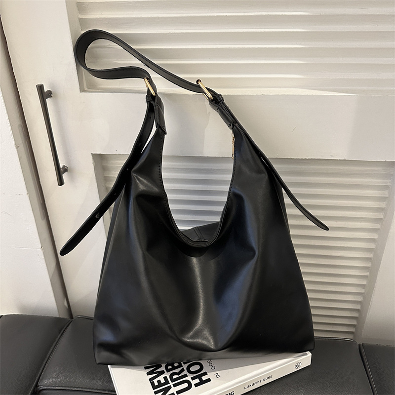 Sac à bandoulière en cuir noir - Leather Work Outfit avis et prix